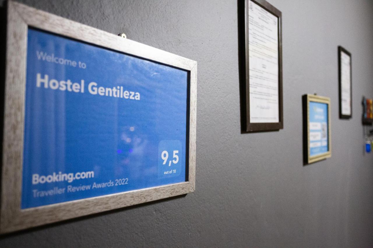 Gentileza - *